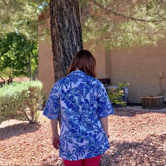 Batck Bay Floral Hawaiian Button Down T-Shirt - Picture 3 of 5